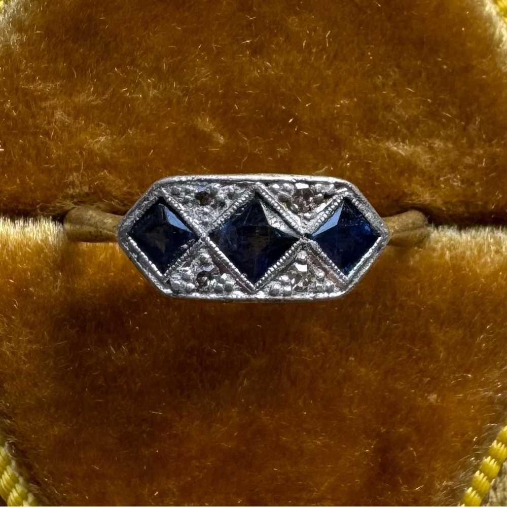 Vintage Art Deco Sapphire Diamond Platinum 18k Yellow Gold Ring